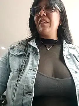 Snapshot of aisha_latina chatting on April 30, 2026, 2:57 pm aisha latina online show from April 30, 2026, 2:57 pm