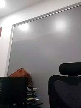 aisha latina online show from March 12, 2025, 3:29 pm