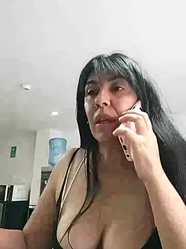 aisha latina online show from October 8, 2025, 7:25 pm