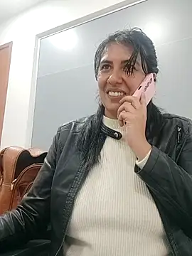 aisha latina online show from March 21, 2025, 2:40 pm