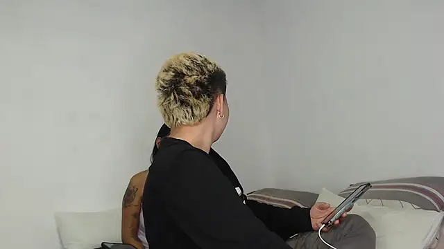 kathy luisa online show from March 25, 2026, 12:33 am