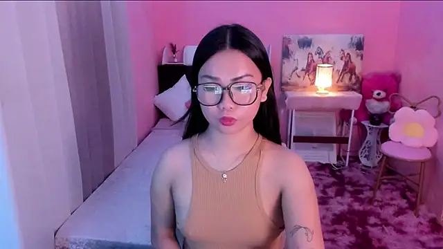 Snapshot of Vivorey_Leighn chatting on December 4, 2024, 7:17 pm Vivorey Leighn online show from December 4, 2024, 7:17 pm