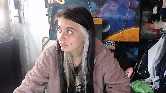 mariecam420 online show from March 13, 2025, 6:56 pm