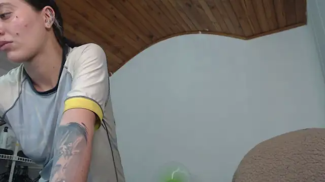 mariecam420 online show from October 9, 2025, 3:51 am