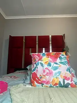 HoneyDropsX online show from October 12, 2025, 2:51 pm