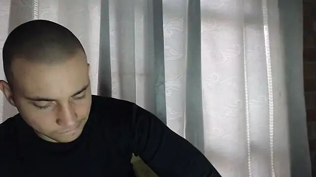 Snapshot of Armando_2002 chatting on November 14, 2025, 4:21 pm Armando 2002 online show from November 14, 2025, 4:21 pm