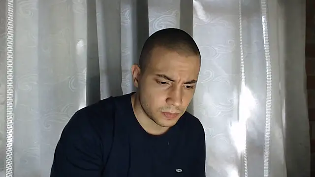 Snapshot of Armando_2002 chatting on November 17, 2025, 5:50 pm Armando 2002 online show from November 17, 2025, 5:50 pm