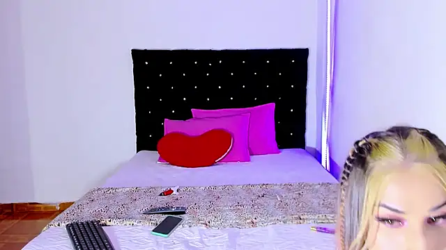 Snapshot of valen_colombian69 chatting on March 8, 2025, 10:32 am valen colombian69 online show from March 8, 2025, 10:32 am