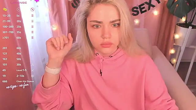 Snapshot of pussy-kattt chatting on March 21, 2025, 11:33 am pussy-kattt online show from March 21, 2025, 11:33 am