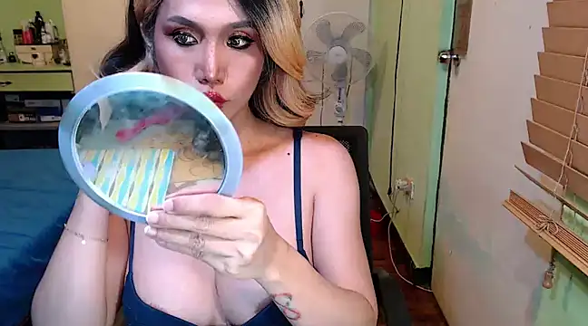 Ezradeliciosa online show from February 20, 2025, 7:01 am