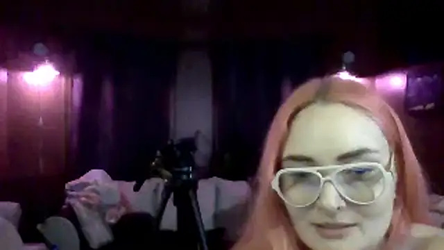 JenniferGwen online show from June 5, 2026, 5:34 am