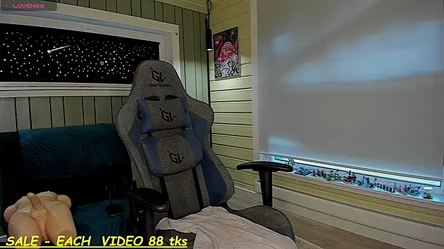 SandyChris online show from December 14, 2025, 9:15 am