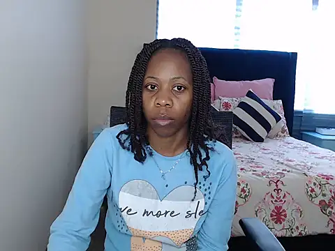 QUEENMANDYY online show from May 21, 2026, 6:33 am