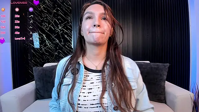 miataylorr1 online show from March 14, 2025, 11:56 am