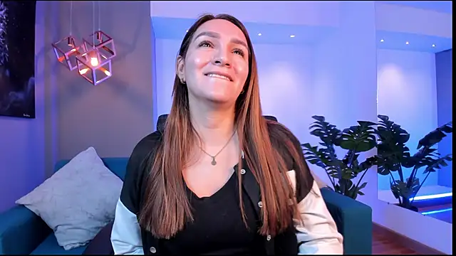 miataylorr1 online show from November 29, 2025, 11:21 am