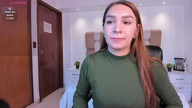 miataylorr1 online show from October 7, 2025, 2:51 pm