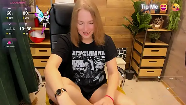  fiona Love online show from September 29, 2025, 8:36 pm