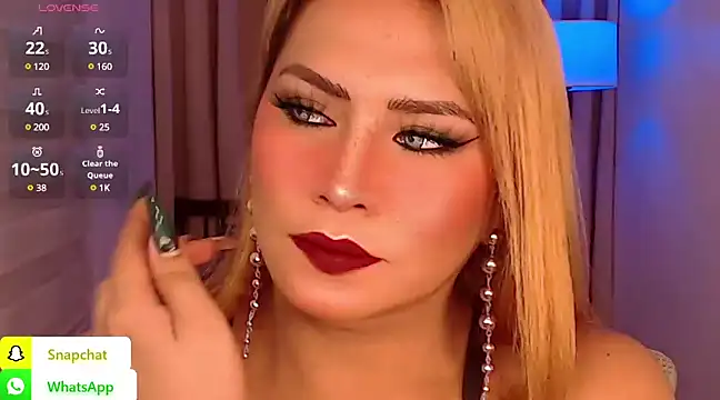 QUEEN GIAMOORE69 online show from January 10, 2025, 1:10 am