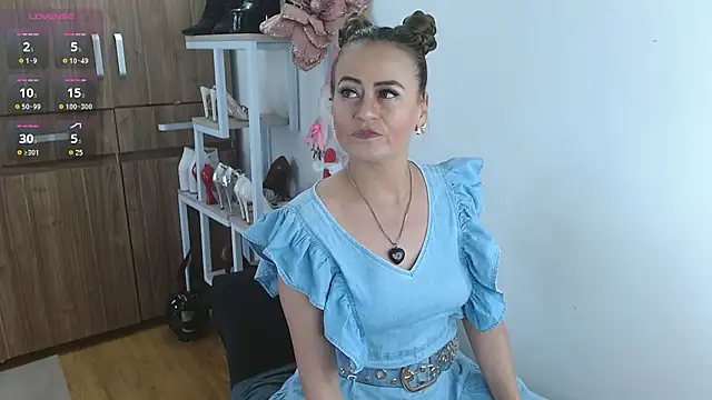 magenta maturr online show from December 15, 2025, 11:10 pm