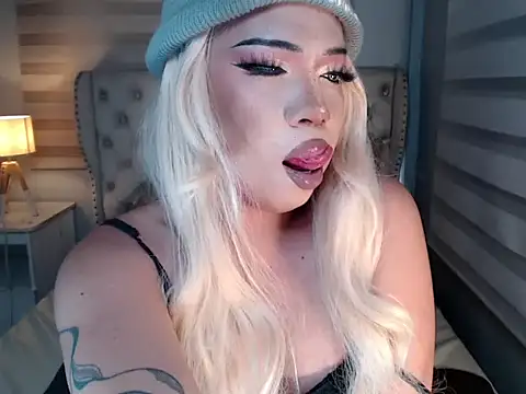 Snapshot of RebecaNextToYou chatting on May 19, 2026, 5:20 pm RebecaNextToYou online show from May 19, 2026, 5:20 pm