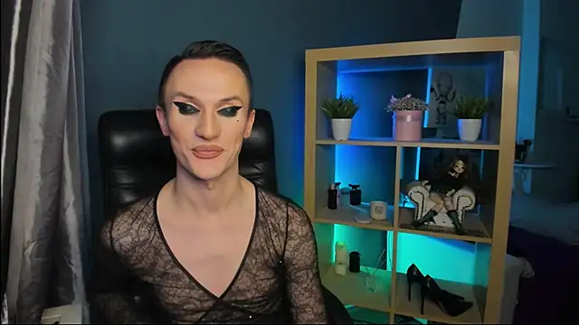 Cristal Connors online show from December 17, 2024, 4:21 pm