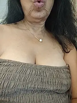 Snapshot of Susannemilf chatting on February 27, 2026, 8:47 am Susannemilf online show from February 27, 2026, 8:47 am