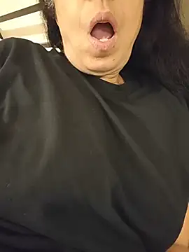 Snapshot of Susannemilf chatting on February 22, 2026, 5:58 pm Susannemilf online show from February 22, 2026, 5:58 pm