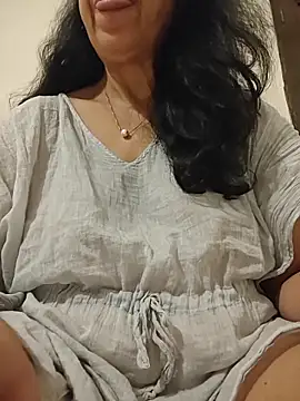 Susannemilf online show from April 7, 2026, 2:35 am