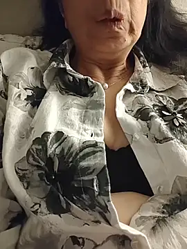 Snapshot of Susannemilf chatting on December 3, 2025, 2:34 am Susannemilf online show from December 3, 2025, 2:34 am