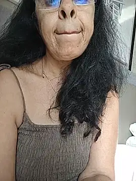 Snapshot of Susannemilf chatting on January 8, 2026, 4:29 am Susannemilf online show from January 8, 2026, 4:29 am