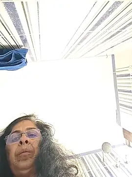 Snapshot of Susannemilf chatting on March 2, 2026, 5:52 am Susannemilf online show from March 2, 2026, 5:52 am