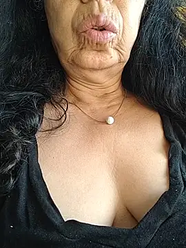 Snapshot of Susannemilf chatting on March 3, 2026, 3:02 am Susannemilf online show from March 3, 2026, 3:02 am