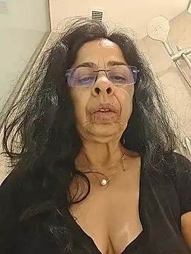 Snapshot of Susannemilf chatting on January 5, 2026, 8:34 pm Susannemilf online show from January 5, 2026, 8:34 pm