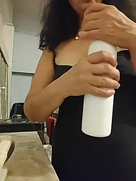 Snapshot of Susannemilf chatting on February 26, 2026, 6:19 pm Susannemilf online show from February 26, 2026, 6:19 pm