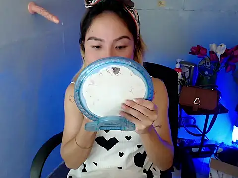 AsianTrixxx online show from December 17, 2025, 4:01 pm