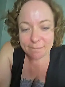 Snapshot of julimonroe chatting on May 30, 2026, 2:07 am julimonroe online show from May 30, 2026, 2:07 am