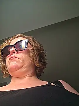 Snapshot of julimonroe chatting on June 1, 2026, 1:11 pm julimonroe online show from June 1, 2026, 1:11 pm