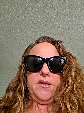 julimonroe online show from February 4, 2026, 3:40 pm