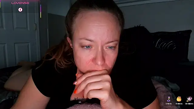 julimonroe online show from October 8, 2025, 3:08 am