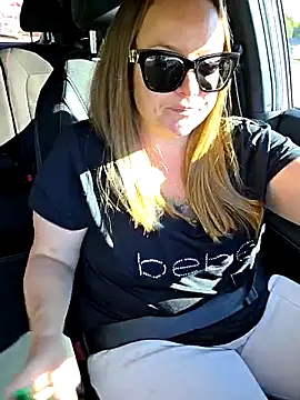 julimonroe online show from October 2, 2025, 3:15 pm