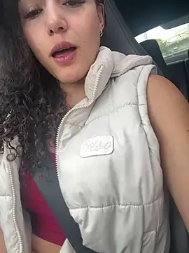 Lia Tinez online show from October 9, 2025, 8:42 pm