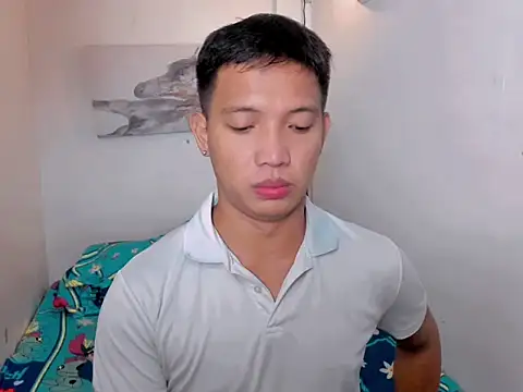 xSebastian19 online show from September 17, 2025, 4:53 pm