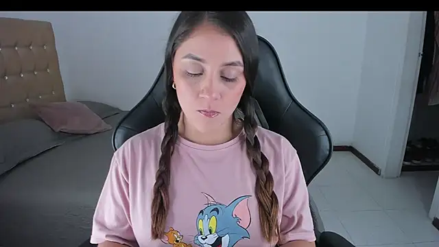 Snapshot of EmmaGrace1999 chatting on December 6, 2024, 3:57 am EmmaGrace1999 online show from December 6, 2024, 3:57 am