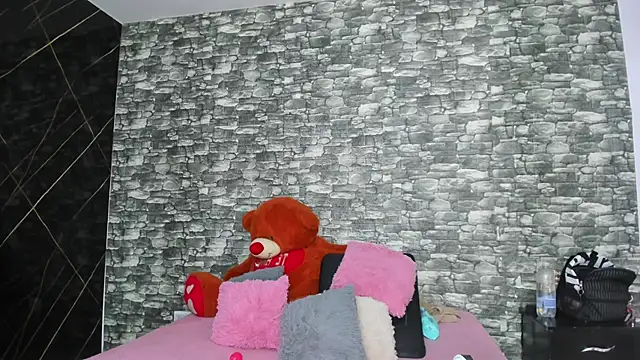 HeidyWillss online show from December 20, 2025, 7:50 pm