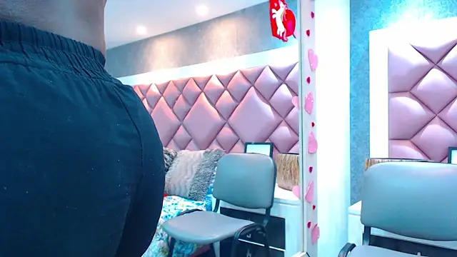 Snapshot of DanielaDuff chatting on September 8, 2025, 7:35 pm DanielaDuff online show from September 8, 2025, 7:35 pm