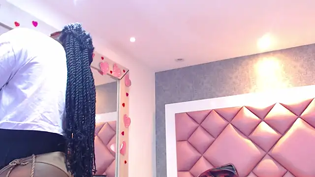 DanielaDuff online show from March 4, 2026, 7:43 pm