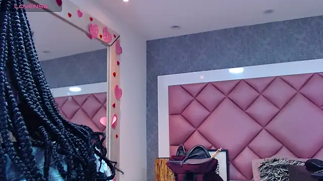 DanielaDuff online show from April 8, 2026, 7:37 pm