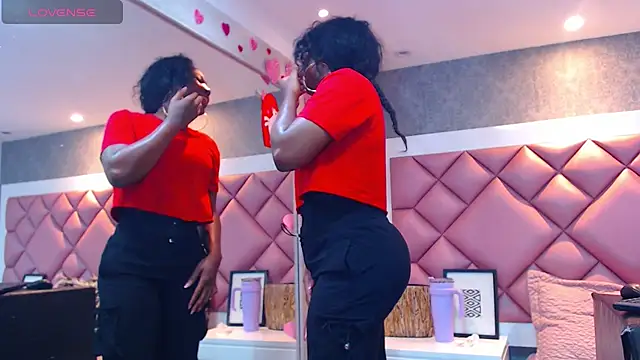 Snapshot of DanielaDuff chatting on November 7, 2025, 7:40 pm DanielaDuff online show from November 7, 2025, 7:40 pm