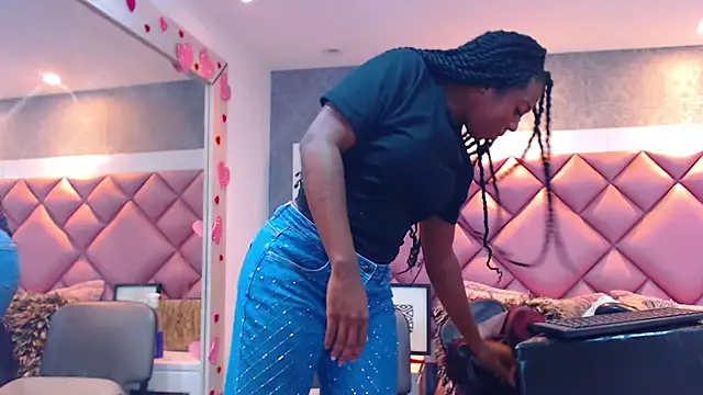 Snapshot of DanielaDuff chatting on February 15, 2026, 7:57 pm DanielaDuff online show from February 15, 2026, 7:57 pm