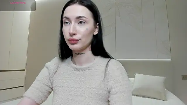 JenniferQueen11 online show from March 11, 2026, 4:56 pm